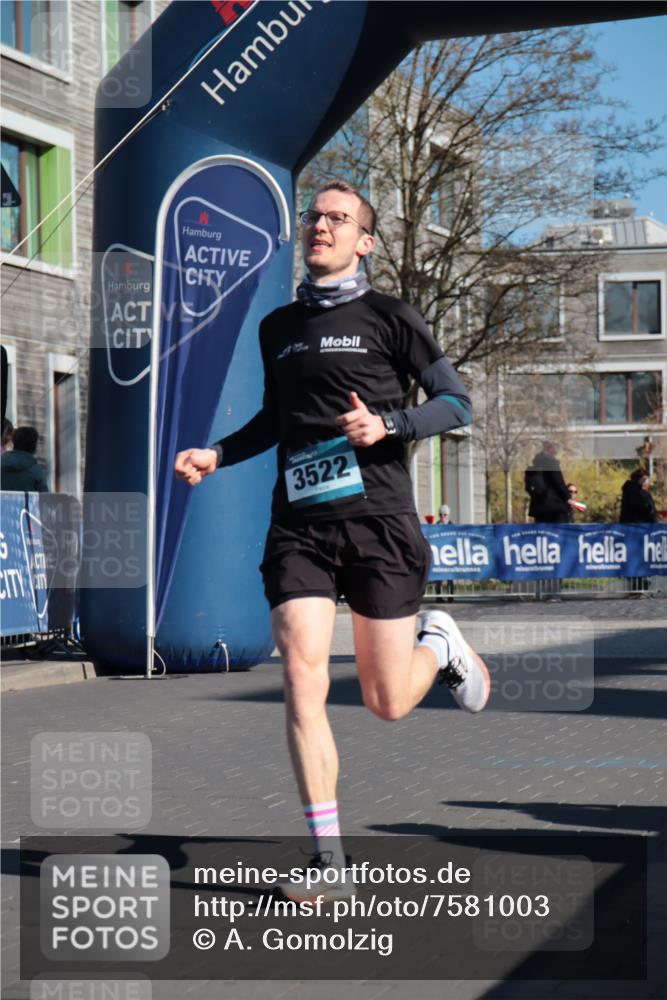 06.04.2025 - 44. Internationalen Wilhelmsburger Insellauf A. Gomolzig http://msf.ph/oto/7581003 06.04.2025 10:14:37 Ziel 3522 meine-sportfotos.de