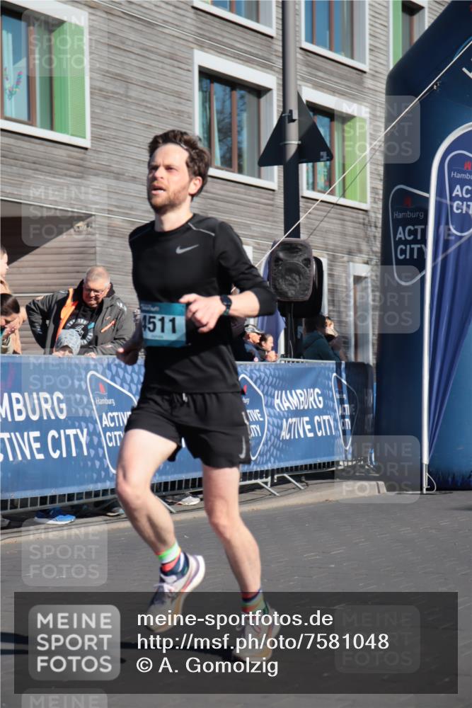 06.04.2025 - 44. Internationalen Wilhelmsburger Insellauf A. Gomolzig http://msf.ph/oto/7581048 06.04.2025 10:14:19 Ziel 3961, 4511 meine-sportfotos.de