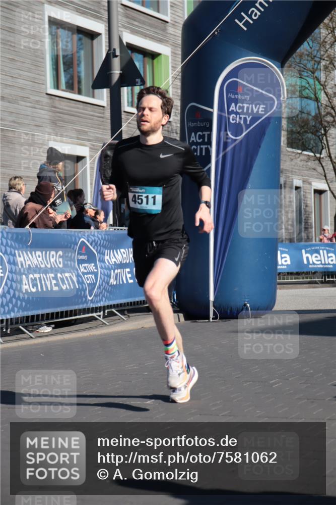06.04.2025 - 44. Internationalen Wilhelmsburger Insellauf A. Gomolzig http://msf.ph/oto/7581062 06.04.2025 10:14:19 Ziel 3961, 4511 meine-sportfotos.de