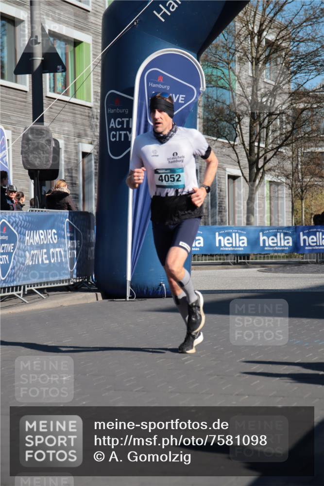 06.04.2025 - 44. Internationalen Wilhelmsburger Insellauf A. Gomolzig http://msf.ph/oto/7581098 06.04.2025 10:13:57 Ziel 3184, 4052 meine-sportfotos.de