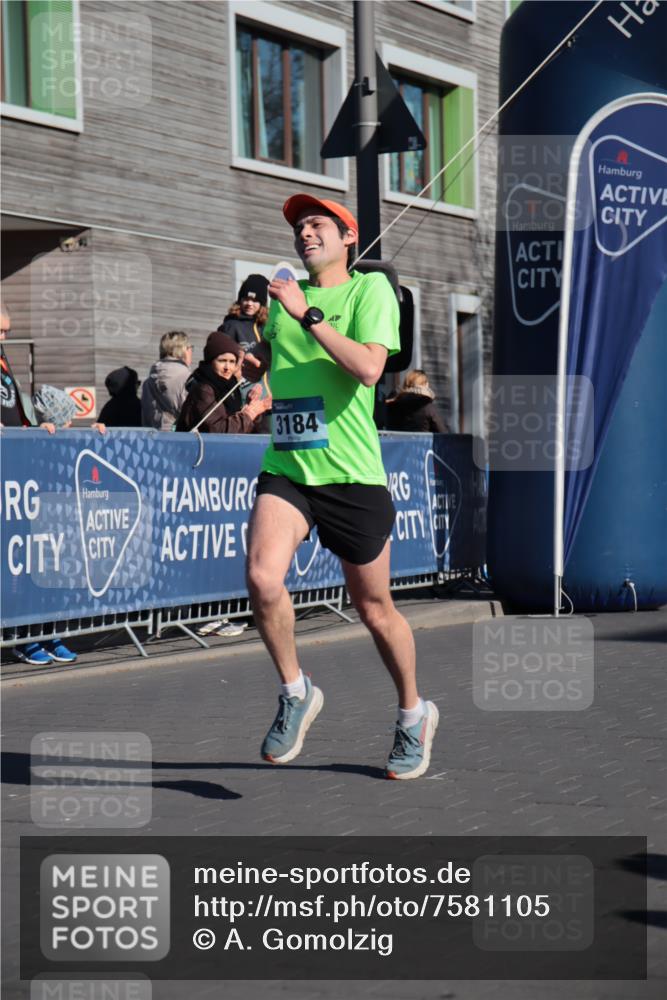 06.04.2025 - 44. Internationalen Wilhelmsburger Insellauf A. Gomolzig http://msf.ph/oto/7581105 06.04.2025 10:13:55 Ziel 3184, 3189, 4052 meine-sportfotos.de