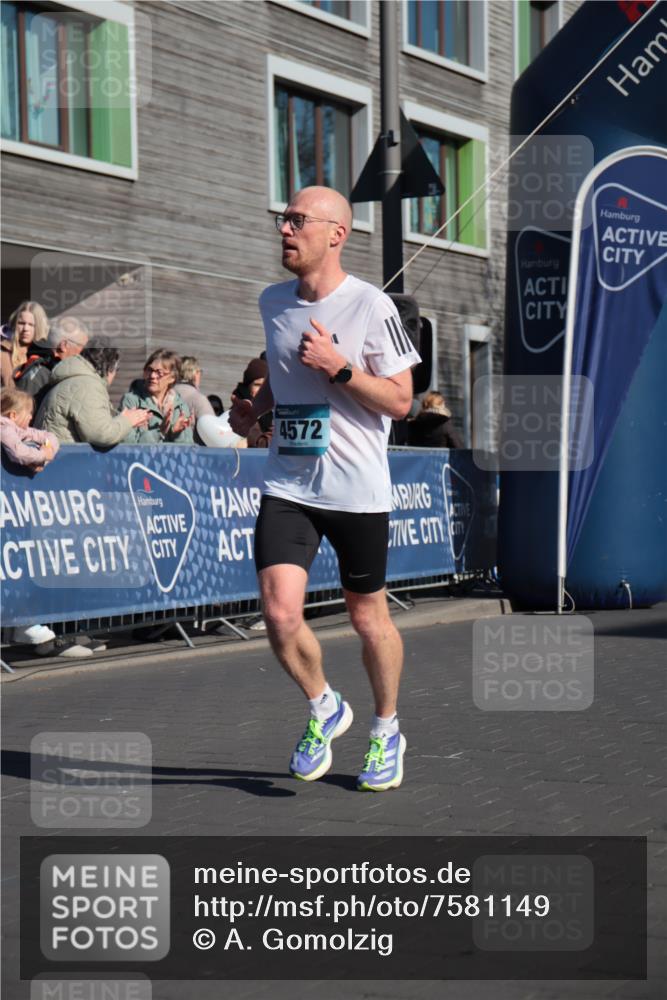 06.04.2025 - 44. Internationalen Wilhelmsburger Insellauf A. Gomolzig http://msf.ph/oto/7581149 06.04.2025 10:13:18 Ziel 4572 meine-sportfotos.de