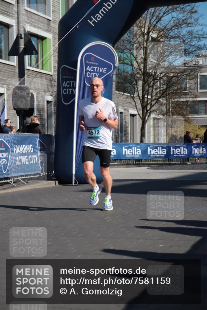 06.04.2025 - 44. Internationalen Wilhelmsburger Insellauf A. Gomolzig http://msf.ph/oto/7581159 06.04.2025 10:13:17 Ziel 4572 meine-sportfotos.de