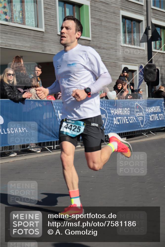 06.04.2025 - 44. Internationalen Wilhelmsburger Insellauf A. Gomolzig http://msf.ph/oto/7581186 06.04.2025 10:12:58 Ziel 4425 meine-sportfotos.de