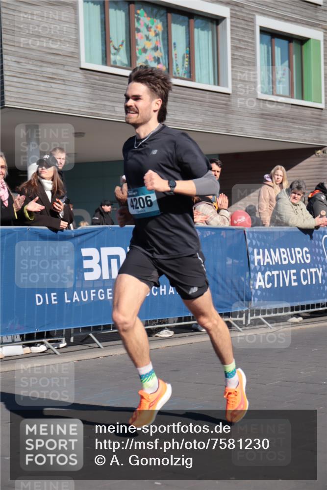 06.04.2025 - 44. Internationalen Wilhelmsburger Insellauf A. Gomolzig http://msf.ph/oto/7581230 06.04.2025 10:12:34 Ziel 4206, 4285 meine-sportfotos.de