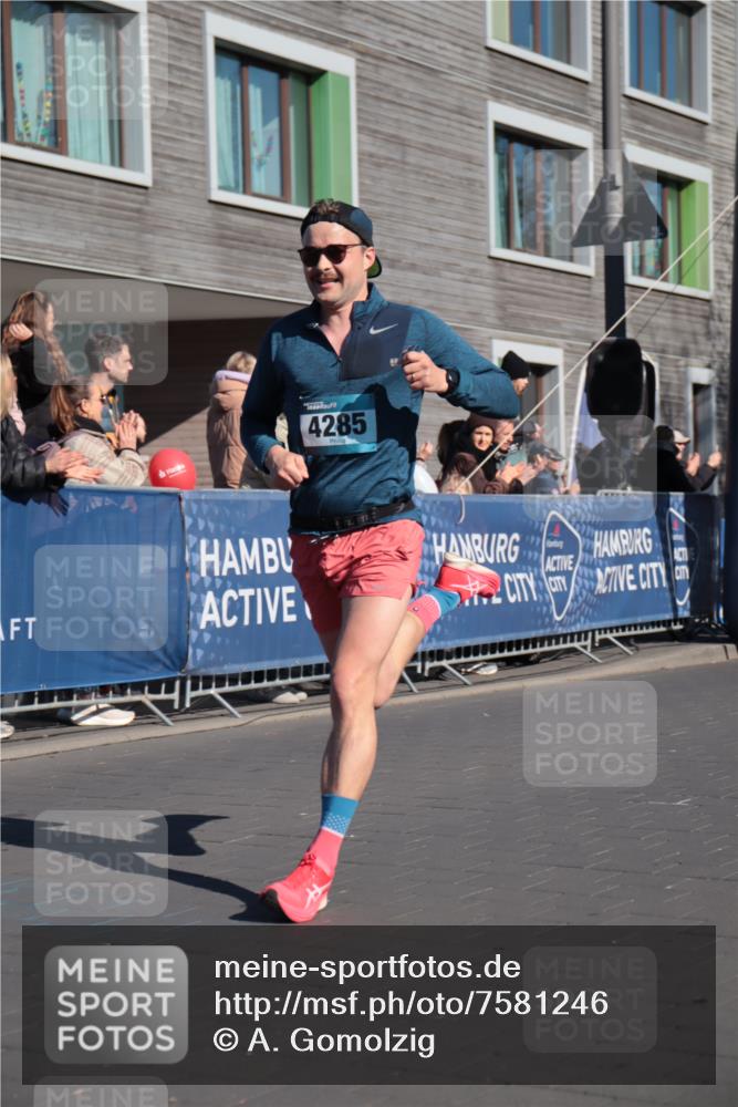06.04.2025 - 44. Internationalen Wilhelmsburger Insellauf A. Gomolzig http://msf.ph/oto/7581246 06.04.2025 10:12:31 Ziel 4206, 4285 meine-sportfotos.de