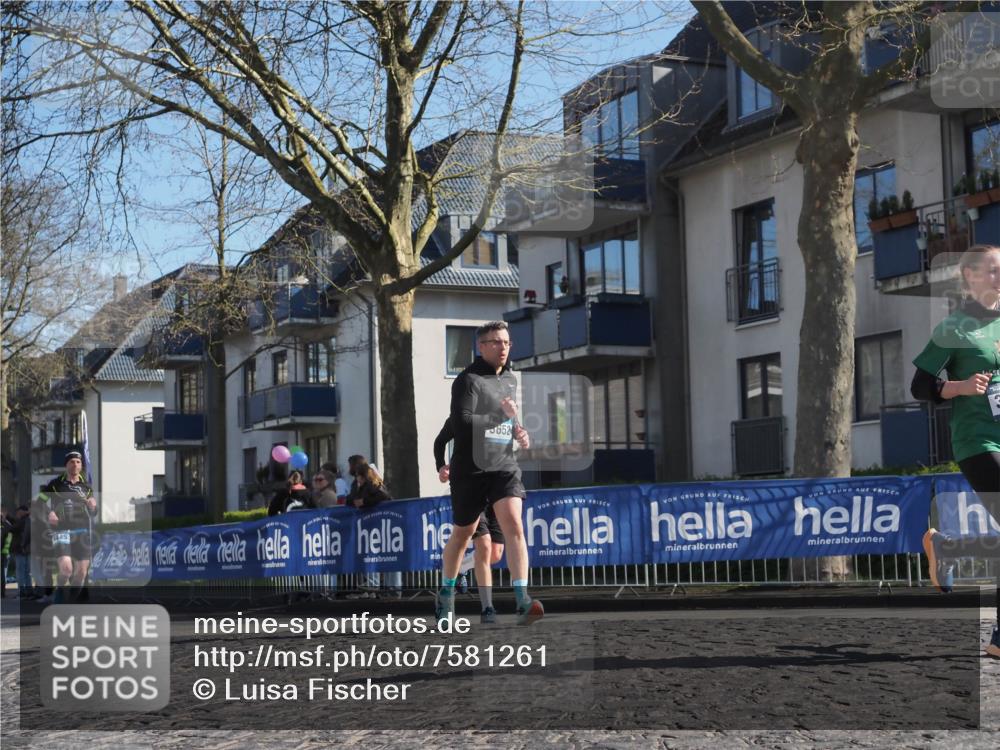 06.04.2025 - 44. Internationalen Wilhelmsburger Insellauf Luisa Fischer http://msf.ph/oto/7581261 06.04.2025 10:40:23 Ziel 11, 652, 1445 meine-sportfotos.de