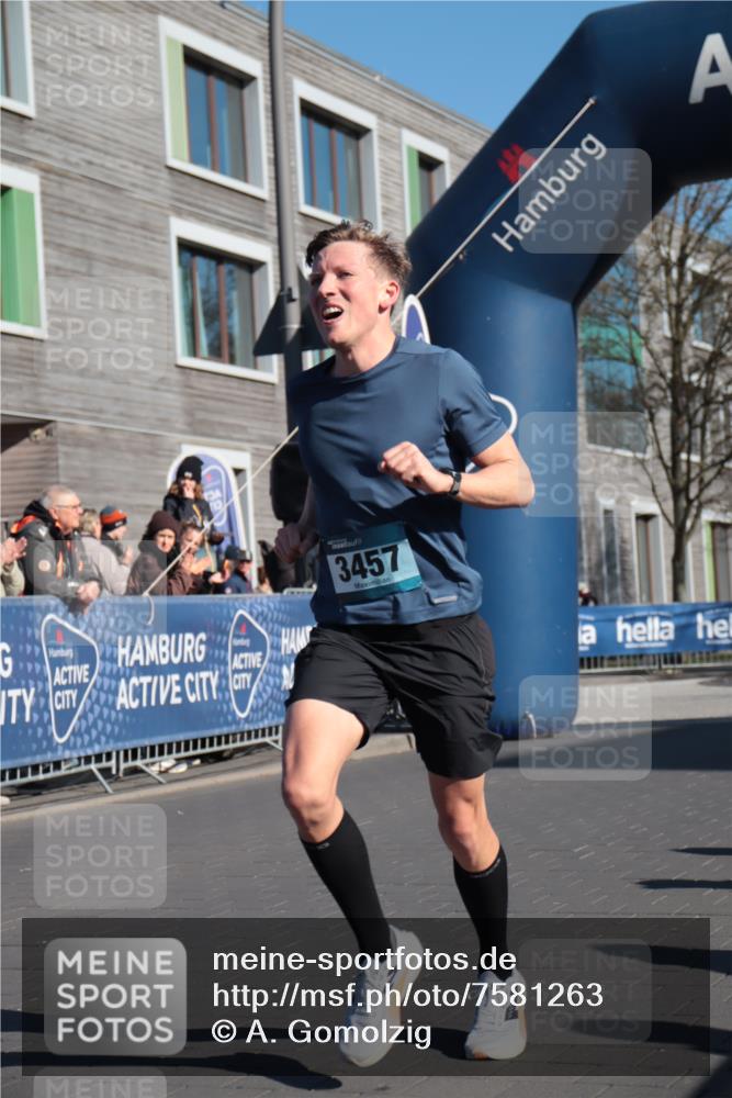 06.04.2025 - 44. Internationalen Wilhelmsburger Insellauf A. Gomolzig http://msf.ph/oto/7581263 06.04.2025 10:12:07 Ziel 3457 meine-sportfotos.de