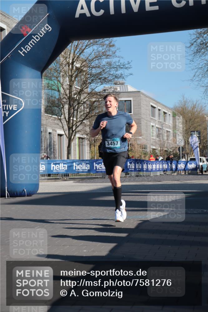 06.04.2025 - 44. Internationalen Wilhelmsburger Insellauf A. Gomolzig http://msf.ph/oto/7581276 06.04.2025 10:12:06 Ziel 3457 meine-sportfotos.de
