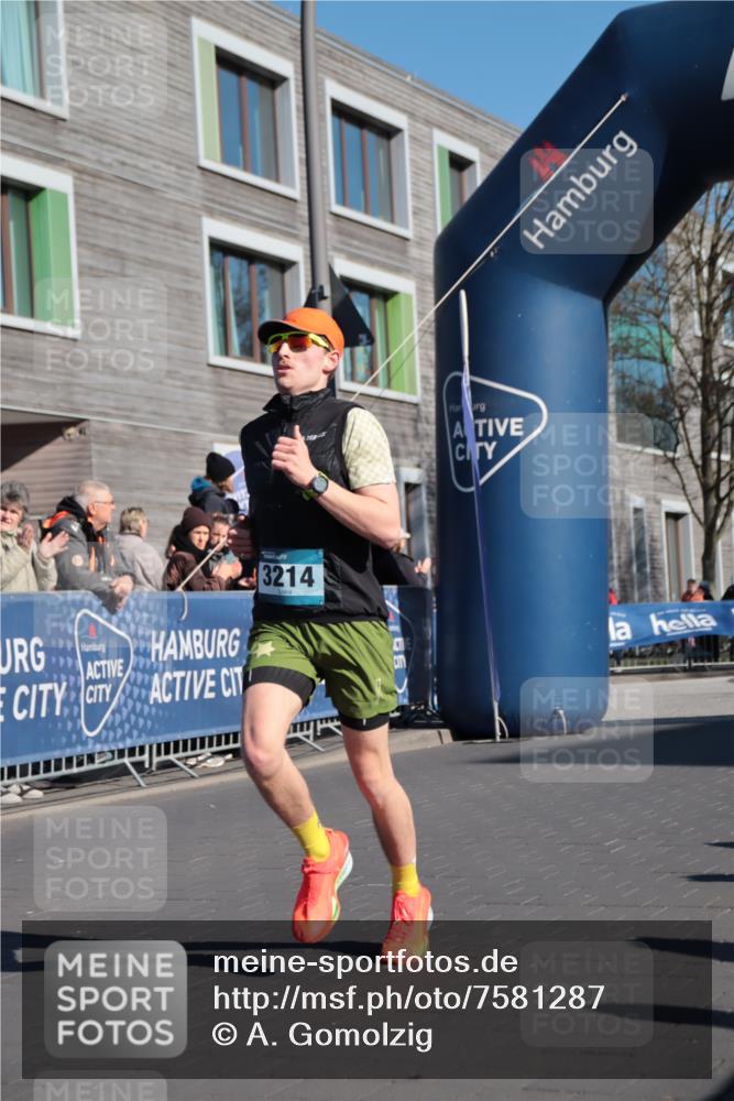 06.04.2025 - 44. Internationalen Wilhelmsburger Insellauf A. Gomolzig http://msf.ph/oto/7581287 06.04.2025 10:11:53 Ziel 3214 meine-sportfotos.de