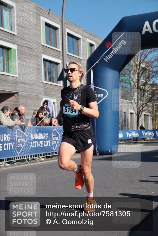 06.04.2025 - 44. Internationalen Wilhelmsburger Insellauf A. Gomolzig http://msf.ph/oto/7581305 06.04.2025 10:11:38 Ziel 5194 meine-sportfotos.de