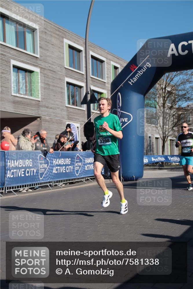 06.04.2025 - 44. Internationalen Wilhelmsburger Insellauf A. Gomolzig http://msf.ph/oto/7581338 06.04.2025 10:11:14 Ziel 3398, 5037, 5123 meine-sportfotos.de