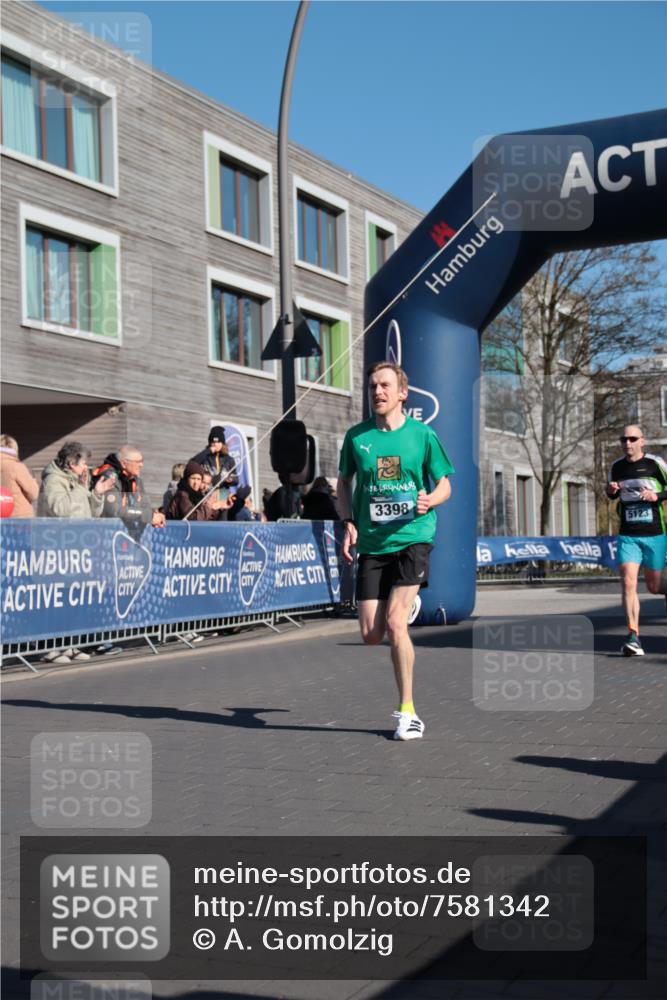 06.04.2025 - 44. Internationalen Wilhelmsburger Insellauf A. Gomolzig http://msf.ph/oto/7581342 06.04.2025 10:11:14 Ziel 3398, 5037, 5123 meine-sportfotos.de