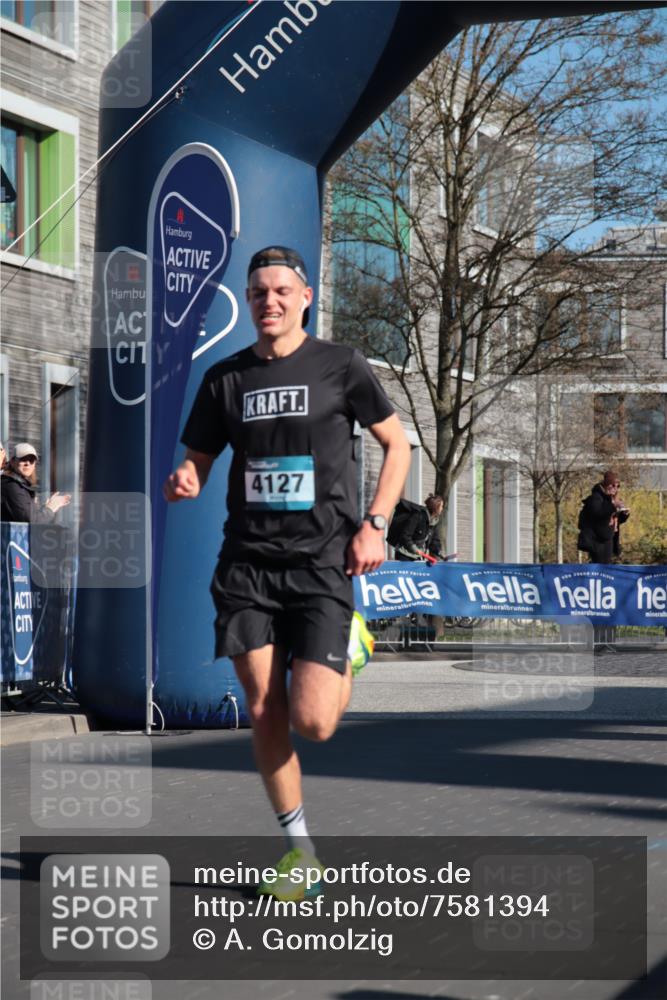 06.04.2025 - 44. Internationalen Wilhelmsburger Insellauf A. Gomolzig http://msf.ph/oto/7581394 06.04.2025 10:10:16 Ziel 4127, 4500 meine-sportfotos.de