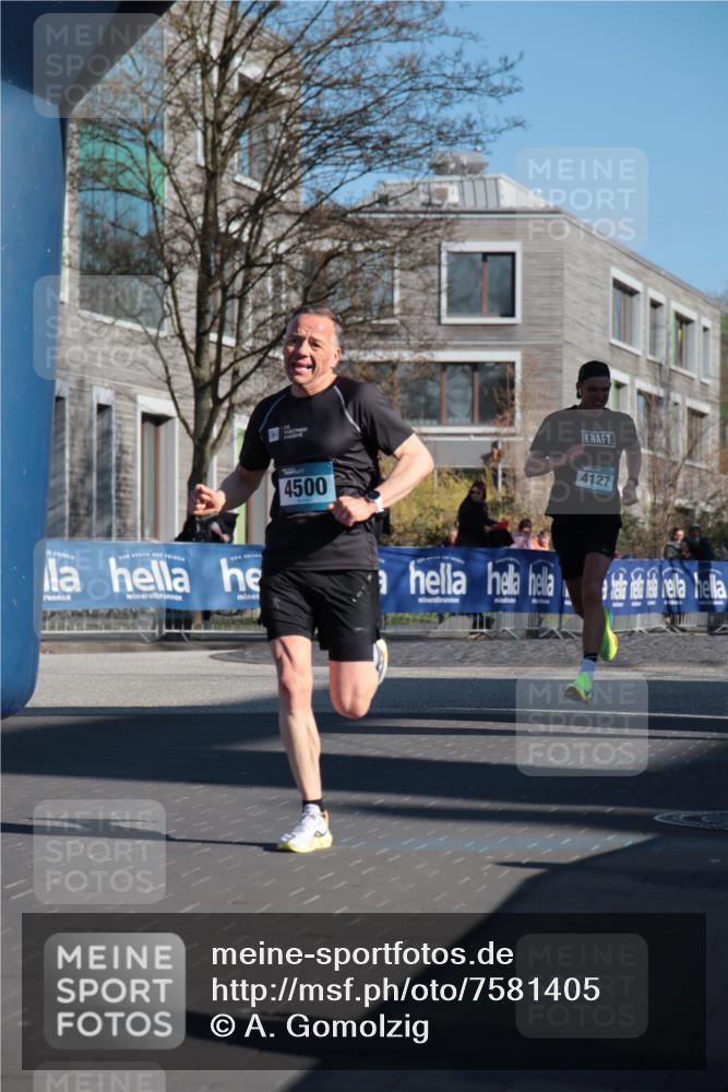06.04.2025 - 44. Internationalen Wilhelmsburger Insellauf A. Gomolzig http://msf.ph/oto/7581405 06.04.2025 10:10:14 Ziel 4127, 4500 meine-sportfotos.de