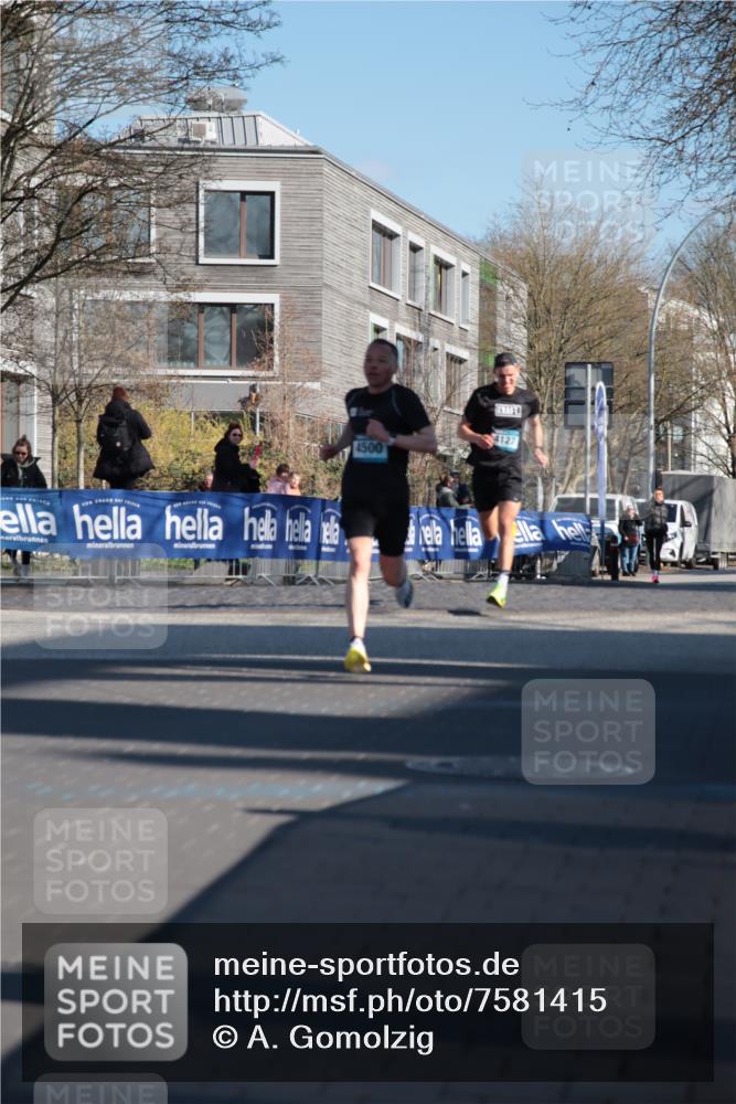 06.04.2025 - 44. Internationalen Wilhelmsburger Insellauf A. Gomolzig http://msf.ph/oto/7581415 06.04.2025 10:10:13 Ziel 4127, 4500 meine-sportfotos.de