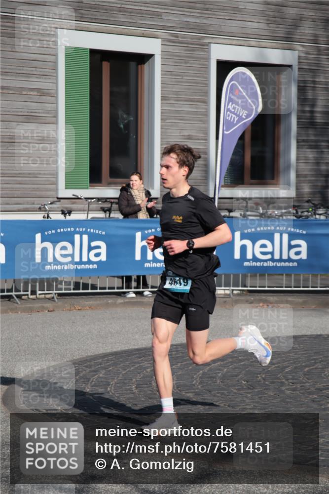 06.04.2025 - 44. Internationalen Wilhelmsburger Insellauf A. Gomolzig http://msf.ph/oto/7581451 06.04.2025 10:08:22 Ziel 4619 meine-sportfotos.de