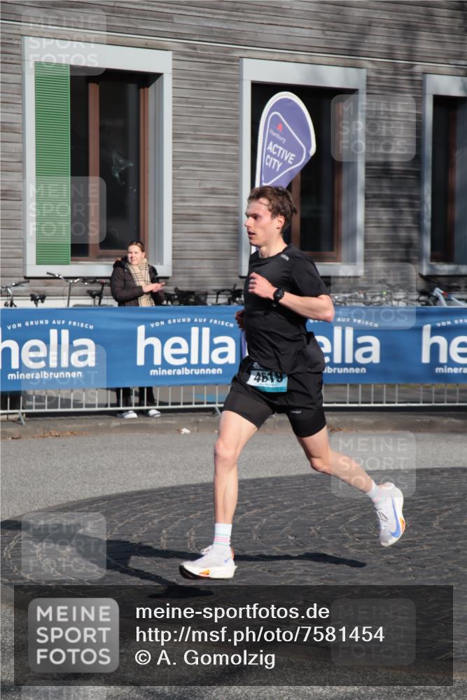 06.04.2025 - 44. Internationalen Wilhelmsburger Insellauf A. Gomolzig http://msf.ph/oto/7581454 06.04.2025 10:08:22 Ziel 4619 meine-sportfotos.de