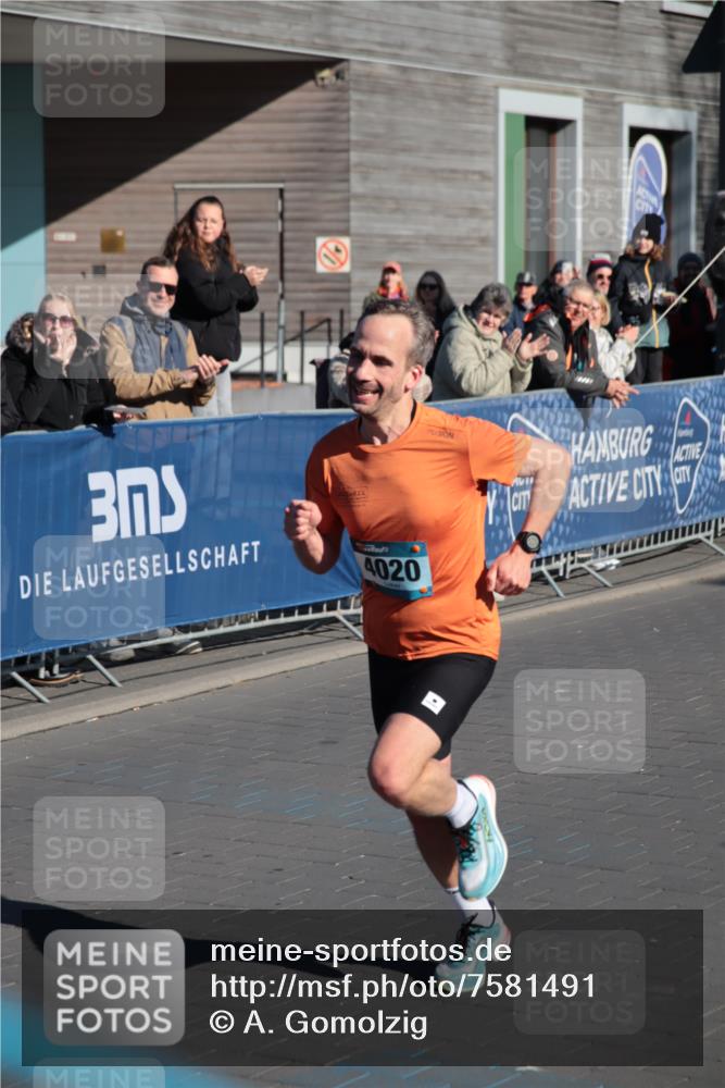 06.04.2025 - 44. Internationalen Wilhelmsburger Insellauf A. Gomolzig http://msf.ph/oto/7581491 06.04.2025 10:05:28 Ziel 4020 meine-sportfotos.de