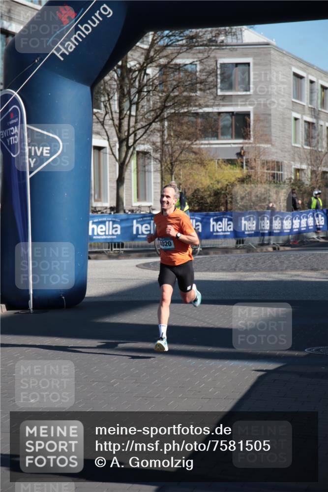 06.04.2025 - 44. Internationalen Wilhelmsburger Insellauf A. Gomolzig http://msf.ph/oto/7581505 06.04.2025 10:05:27 Ziel 4020 meine-sportfotos.de