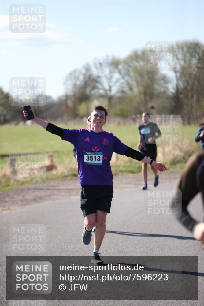 06.04.2025 - 44. Internationalen Wilhelmsburger Insellauf Jannik Wohlers http://msf.ph/oto/7596223 06.04.2025 10:34:49 Laufen 3513 meine-sportfotos.de