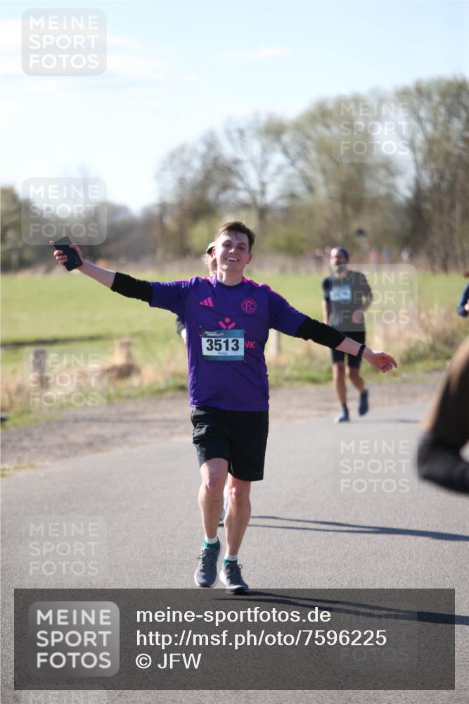 06.04.2025 - 44. Internationalen Wilhelmsburger Insellauf Jannik Wohlers http://msf.ph/oto/7596225 06.04.2025 10:34:50 Laufen 3513 meine-sportfotos.de