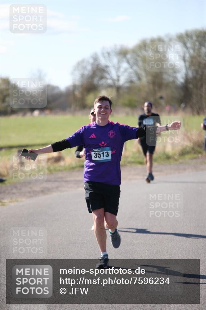 06.04.2025 - 44. Internationalen Wilhelmsburger Insellauf Jannik Wohlers http://msf.ph/oto/7596234 06.04.2025 10:34:50 Laufen 3513 meine-sportfotos.de