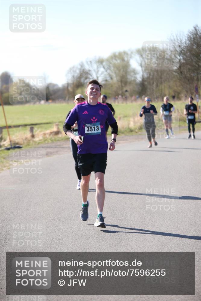 06.04.2025 - 44. Internationalen Wilhelmsburger Insellauf Jannik Wohlers http://msf.ph/oto/7596255 06.04.2025 10:34:51 Laufen 3513 meine-sportfotos.de