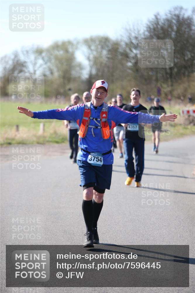 06.04.2025 - 44. Internationalen Wilhelmsburger Insellauf Jannik Wohlers http://msf.ph/oto/7596445 06.04.2025 10:35:13 Laufen 3754, 4357 meine-sportfotos.de