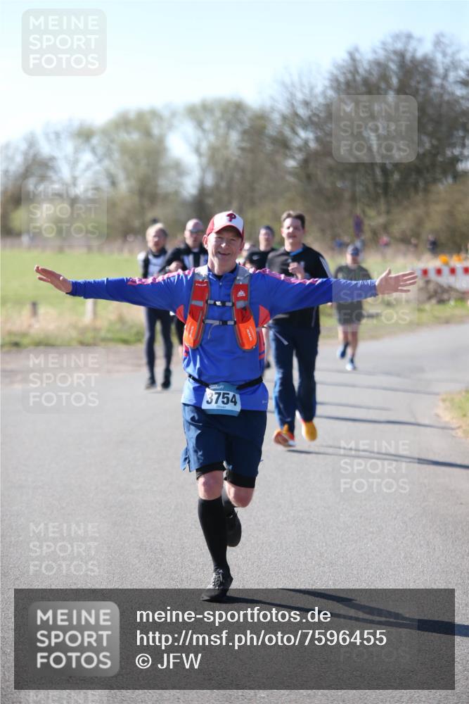 06.04.2025 - 44. Internationalen Wilhelmsburger Insellauf Jannik Wohlers http://msf.ph/oto/7596455 06.04.2025 10:35:13 Laufen 3754 meine-sportfotos.de