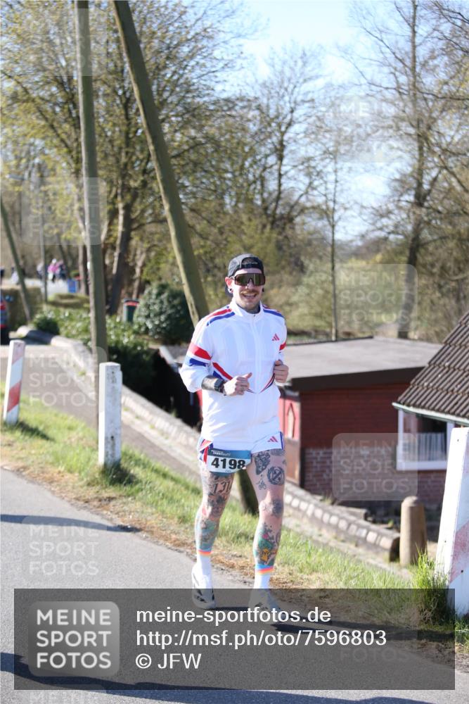 06.04.2025 - 44. Internationalen Wilhelmsburger Insellauf Jannik Wohlers http://msf.ph/oto/7596803 06.04.2025 10:35:37 Laufen 4198, 13 meine-sportfotos.de