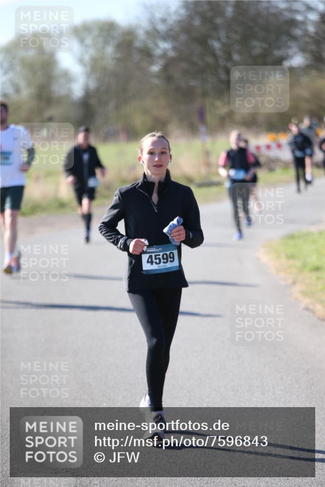 06.04.2025 - 44. Internationalen Wilhelmsburger Insellauf Jannik Wohlers http://msf.ph/oto/7596843 06.04.2025 10:35:40 Laufen 4599 meine-sportfotos.de