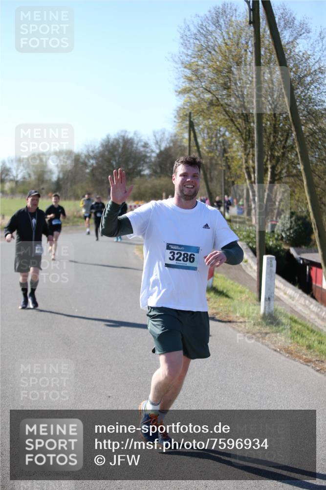06.04.2025 - 44. Internationalen Wilhelmsburger Insellauf Jannik Wohlers http://msf.ph/oto/7596934 06.04.2025 10:35:47 Laufen 3286 meine-sportfotos.de