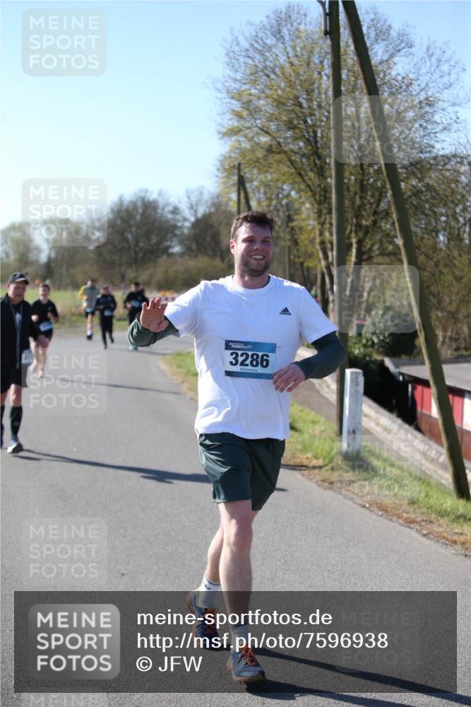 06.04.2025 - 44. Internationalen Wilhelmsburger Insellauf Jannik Wohlers http://msf.ph/oto/7596938 06.04.2025 10:35:47 Laufen 3286 meine-sportfotos.de