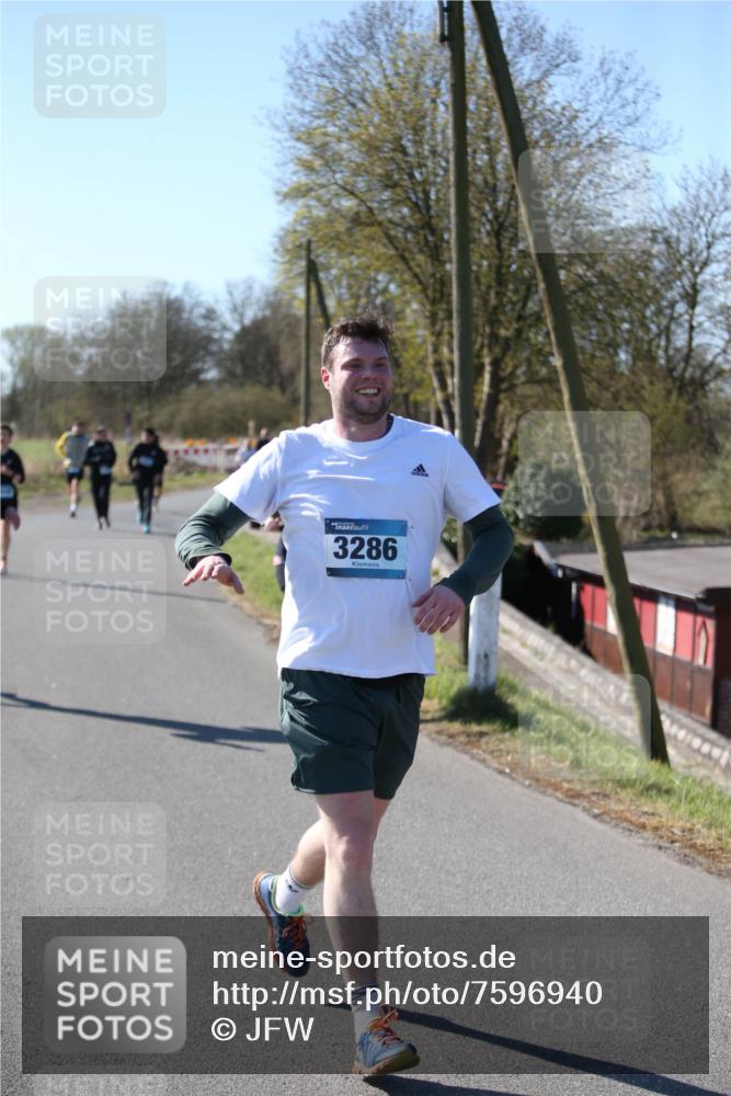 06.04.2025 - 44. Internationalen Wilhelmsburger Insellauf Jannik Wohlers http://msf.ph/oto/7596940 06.04.2025 10:35:47 Laufen 3286 meine-sportfotos.de