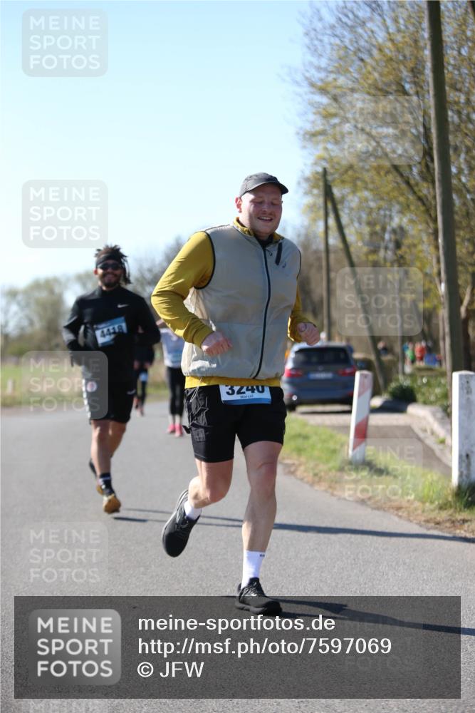 06.04.2025 - 44. Internationalen Wilhelmsburger Insellauf Jannik Wohlers http://msf.ph/oto/7597069 06.04.2025 10:35:59 Laufen 3240 meine-sportfotos.de
