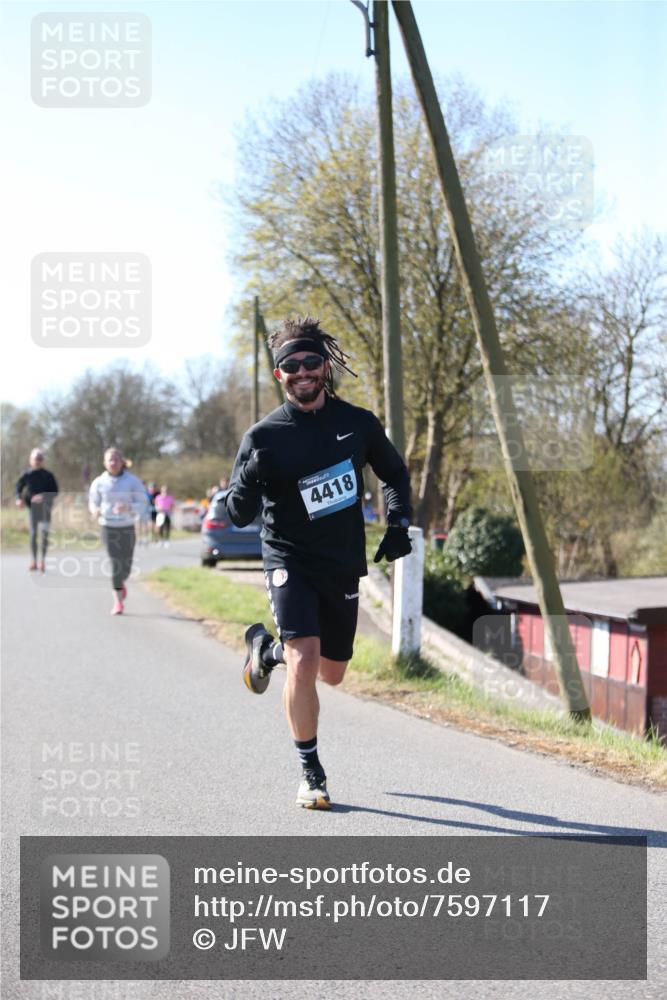 06.04.2025 - 44. Internationalen Wilhelmsburger Insellauf Jannik Wohlers http://msf.ph/oto/7597117 06.04.2025 10:36:01 Laufen 4418 meine-sportfotos.de