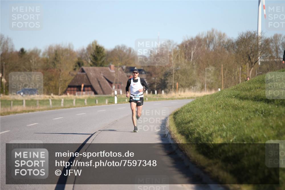 06.04.2025 - 44. Internationalen Wilhelmsburger Insellauf Jannik Wohlers http://msf.ph/oto/7597348 06.04.2025 09:16:07 Laufen 4414 meine-sportfotos.de
