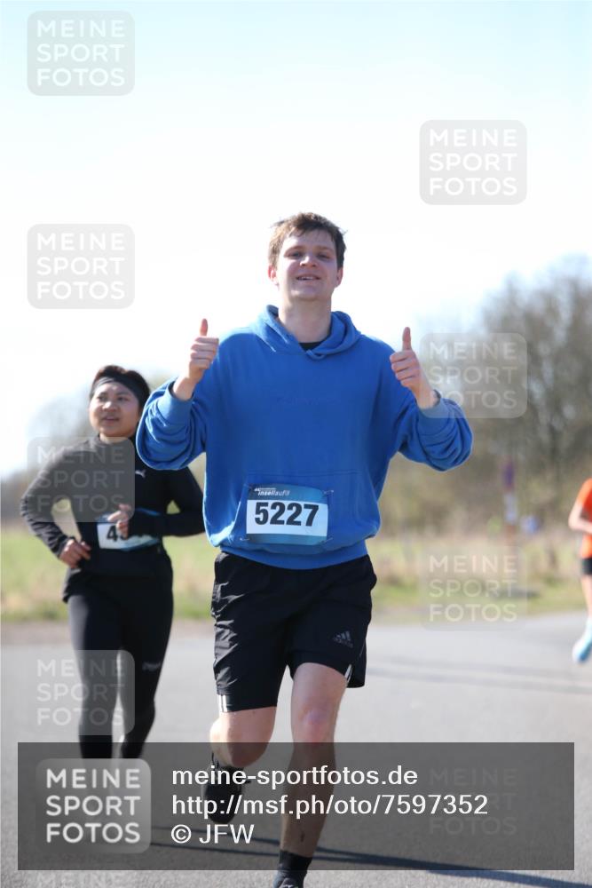 06.04.2025 - 44. Internationalen Wilhelmsburger Insellauf Jannik Wohlers http://msf.ph/oto/7597352 06.04.2025 10:36:25 Laufen 5227 meine-sportfotos.de