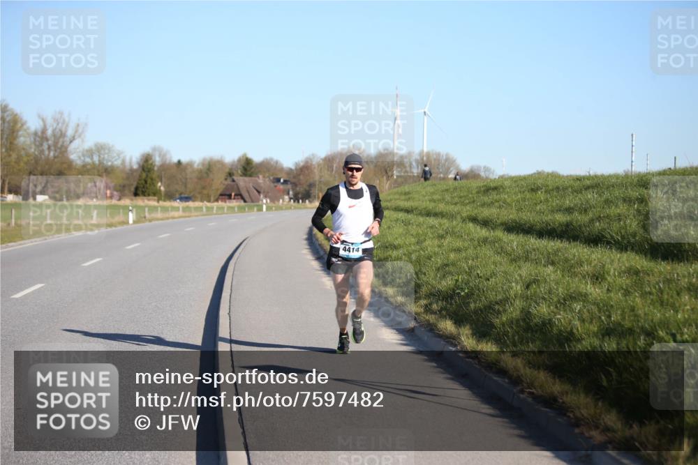 06.04.2025 - 44. Internationalen Wilhelmsburger Insellauf Jannik Wohlers http://msf.ph/oto/7597482 06.04.2025 09:16:14 Laufen 4414 meine-sportfotos.de