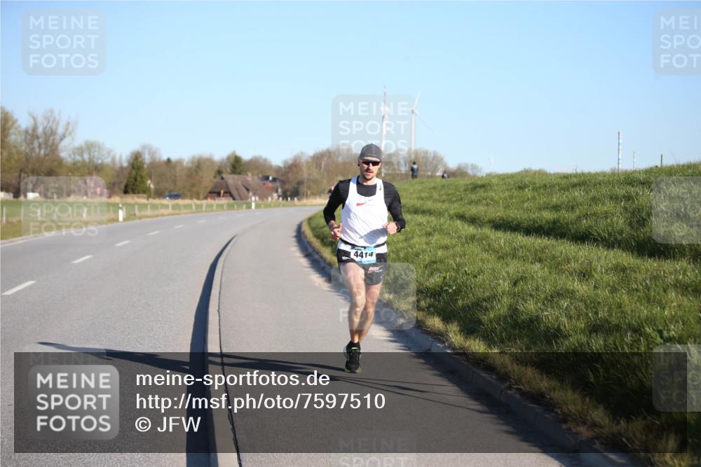 06.04.2025 - 44. Internationalen Wilhelmsburger Insellauf Jannik Wohlers http://msf.ph/oto/7597510 06.04.2025 09:16:14 Laufen 4414 meine-sportfotos.de