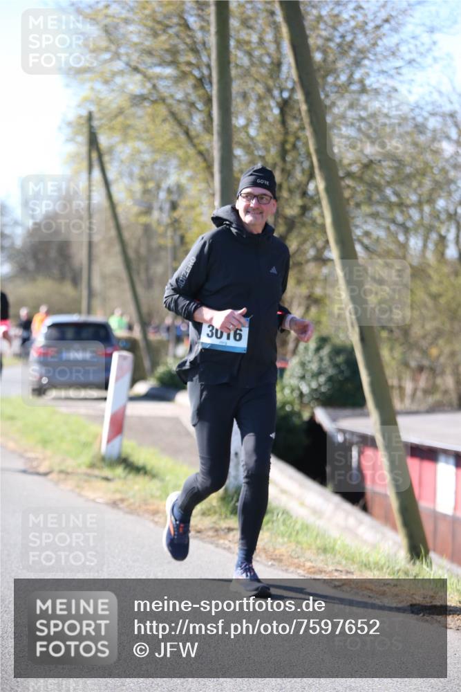 06.04.2025 - 44. Internationalen Wilhelmsburger Insellauf Jannik Wohlers http://msf.ph/oto/7597652 06.04.2025 10:36:51 Laufen 3016 meine-sportfotos.de