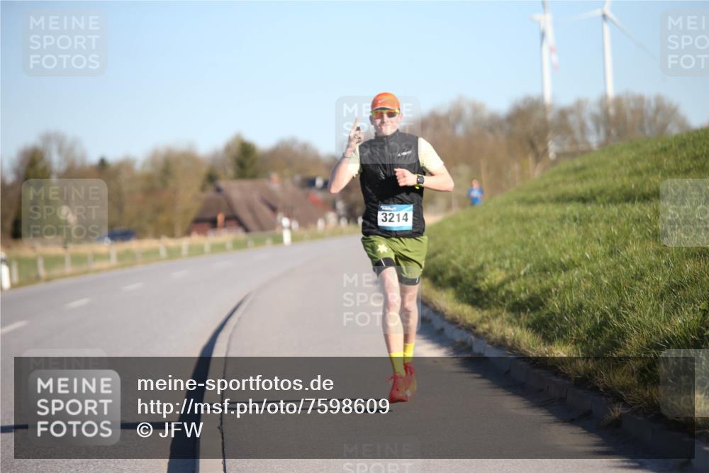 06.04.2025 - 44. Internationalen Wilhelmsburger Insellauf Jannik Wohlers http://msf.ph/oto/7598609 06.04.2025 09:17:35 Laufen 3214 meine-sportfotos.de