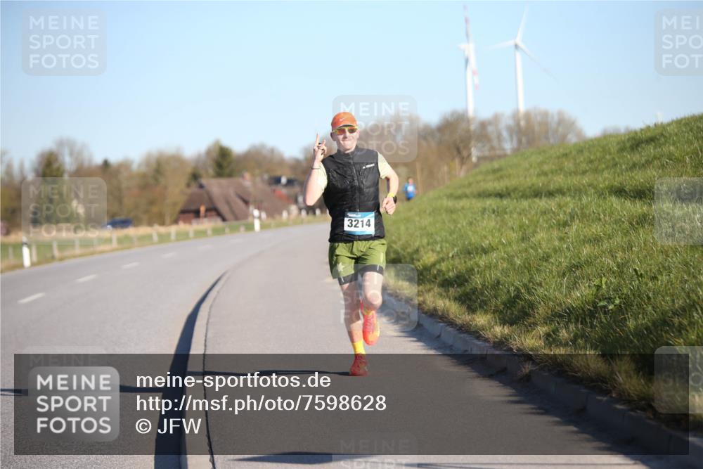 06.04.2025 - 44. Internationalen Wilhelmsburger Insellauf Jannik Wohlers http://msf.ph/oto/7598628 06.04.2025 09:17:36 Laufen 3214 meine-sportfotos.de