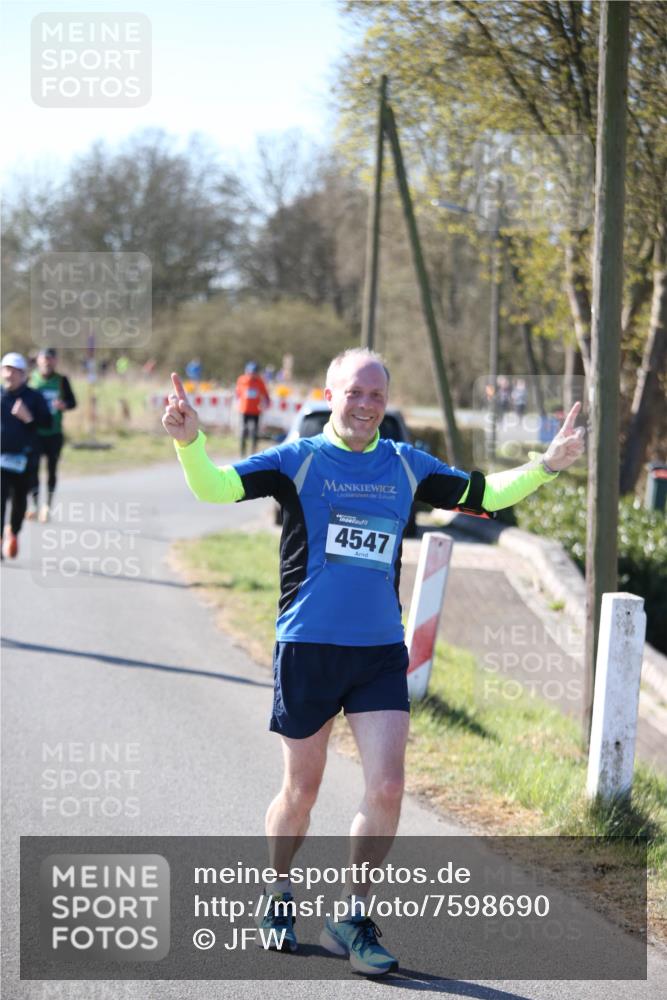 06.04.2025 - 44. Internationalen Wilhelmsburger Insellauf Jannik Wohlers http://msf.ph/oto/7598690 06.04.2025 10:38:45 Laufen 4547 meine-sportfotos.de