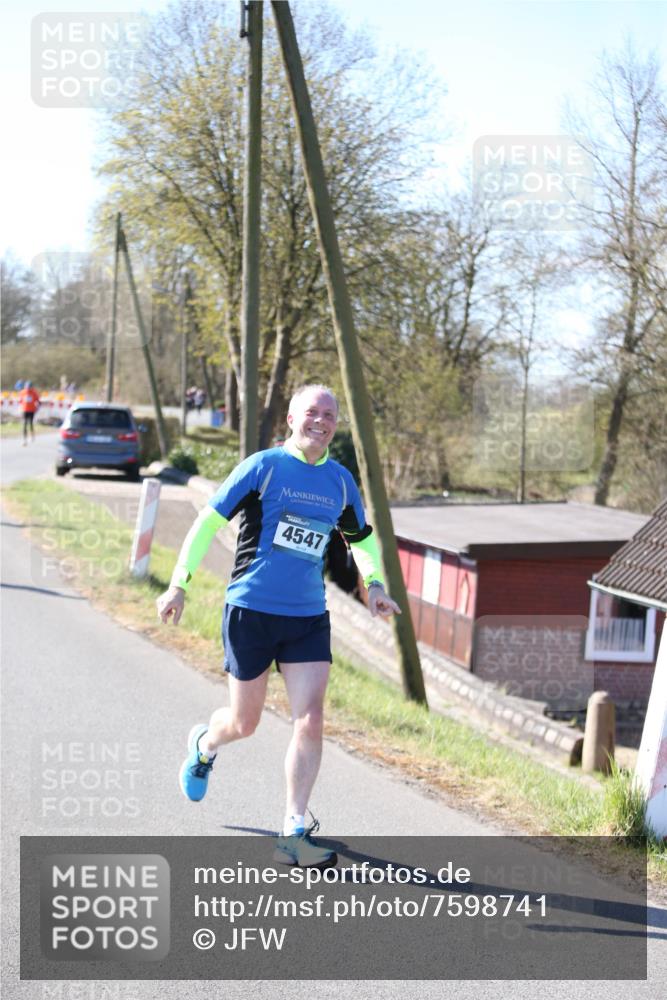06.04.2025 - 44. Internationalen Wilhelmsburger Insellauf Jannik Wohlers http://msf.ph/oto/7598741 06.04.2025 10:38:46 Laufen 4547 meine-sportfotos.de