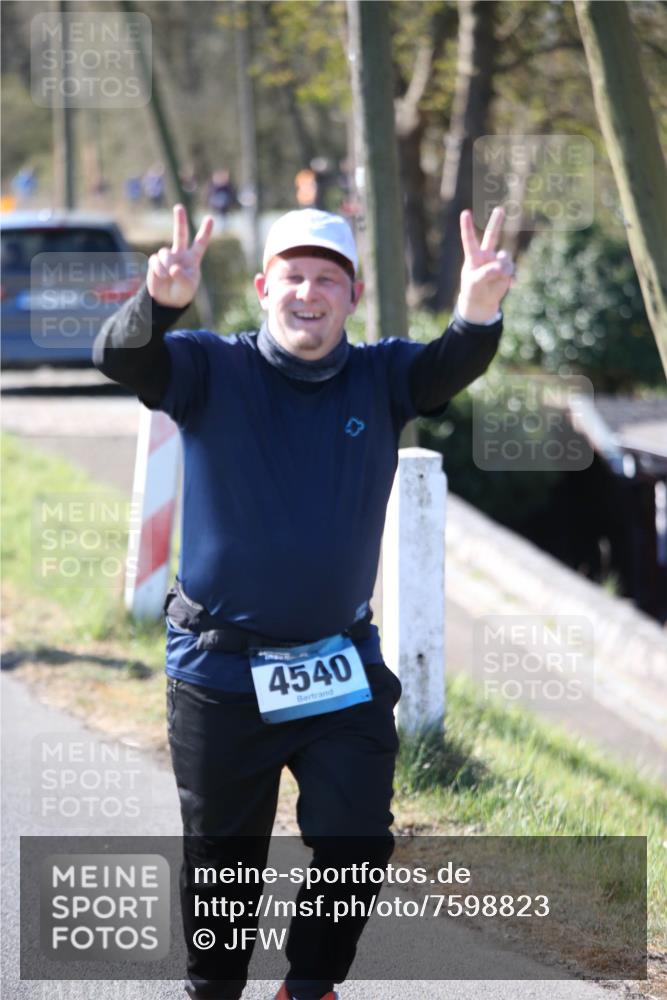 06.04.2025 - 44. Internationalen Wilhelmsburger Insellauf Jannik Wohlers http://msf.ph/oto/7598823 06.04.2025 10:38:51 Laufen 4540 meine-sportfotos.de