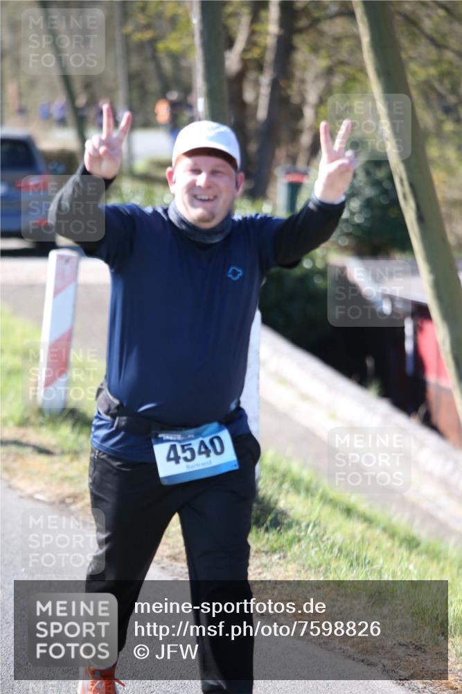 06.04.2025 - 44. Internationalen Wilhelmsburger Insellauf Jannik Wohlers http://msf.ph/oto/7598826 06.04.2025 10:38:51 Laufen 4540 meine-sportfotos.de