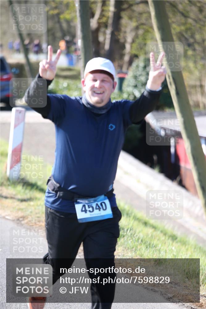 06.04.2025 - 44. Internationalen Wilhelmsburger Insellauf Jannik Wohlers http://msf.ph/oto/7598829 06.04.2025 10:38:51 Laufen 4540 meine-sportfotos.de