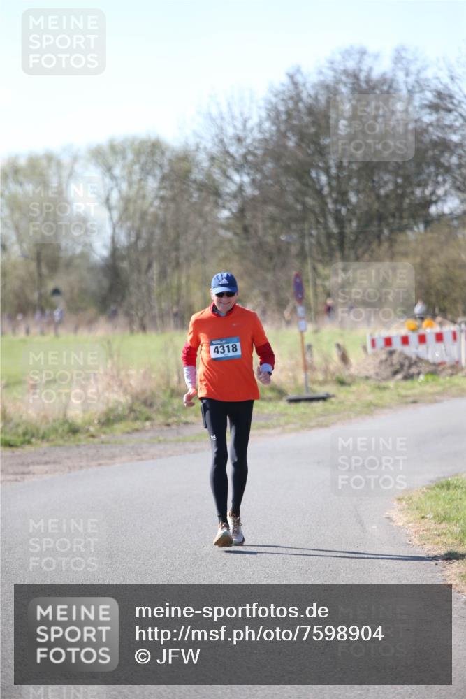 06.04.2025 - 44. Internationalen Wilhelmsburger Insellauf Jannik Wohlers http://msf.ph/oto/7598904 06.04.2025 10:38:57 Laufen 4318 meine-sportfotos.de